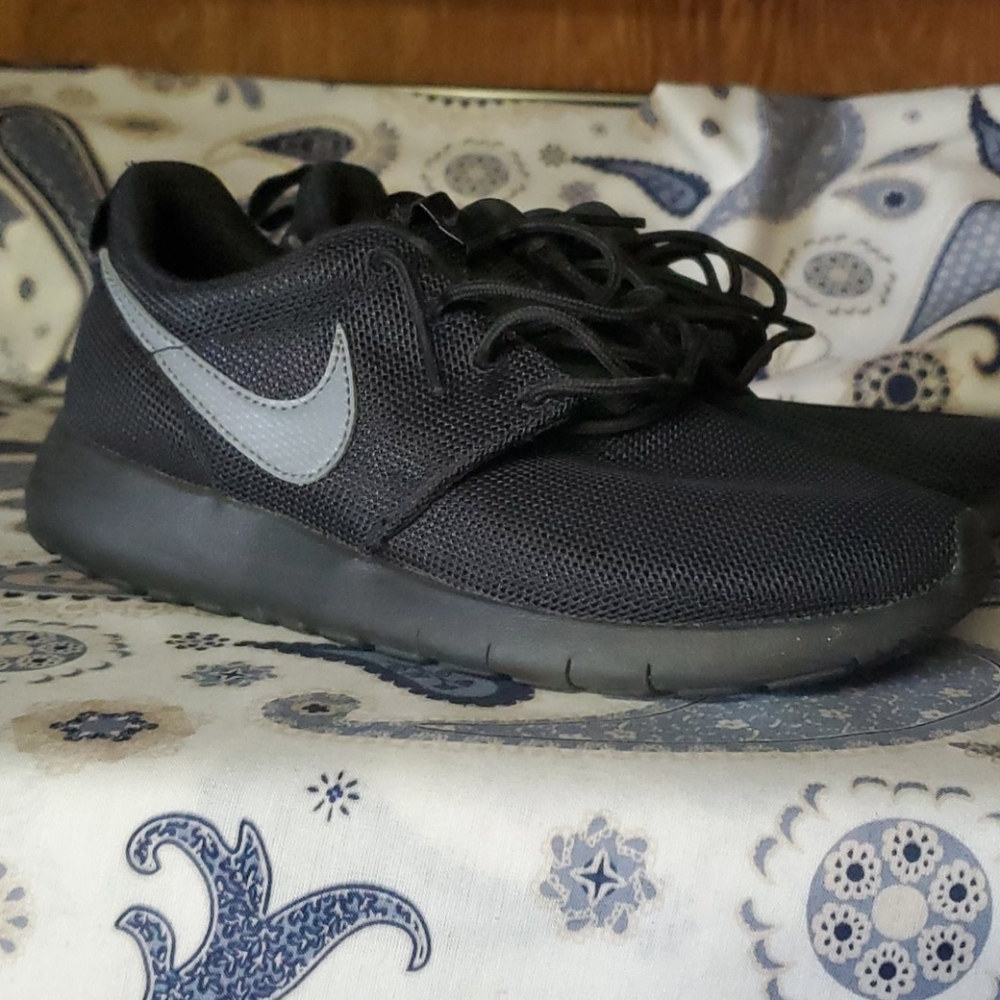 NIKE
